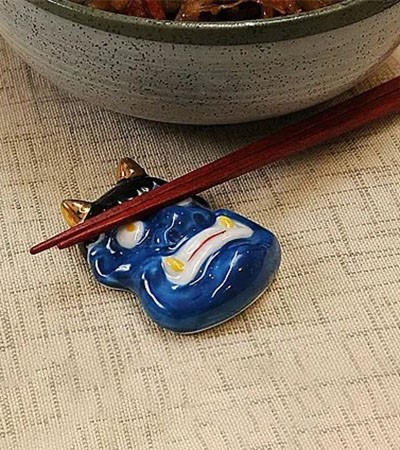 (日)瓷筷架-青鬼